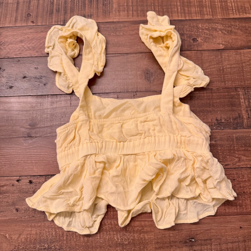 SUPERDOWN Ruffle‎ Crop Tank - Picture 2 of 3